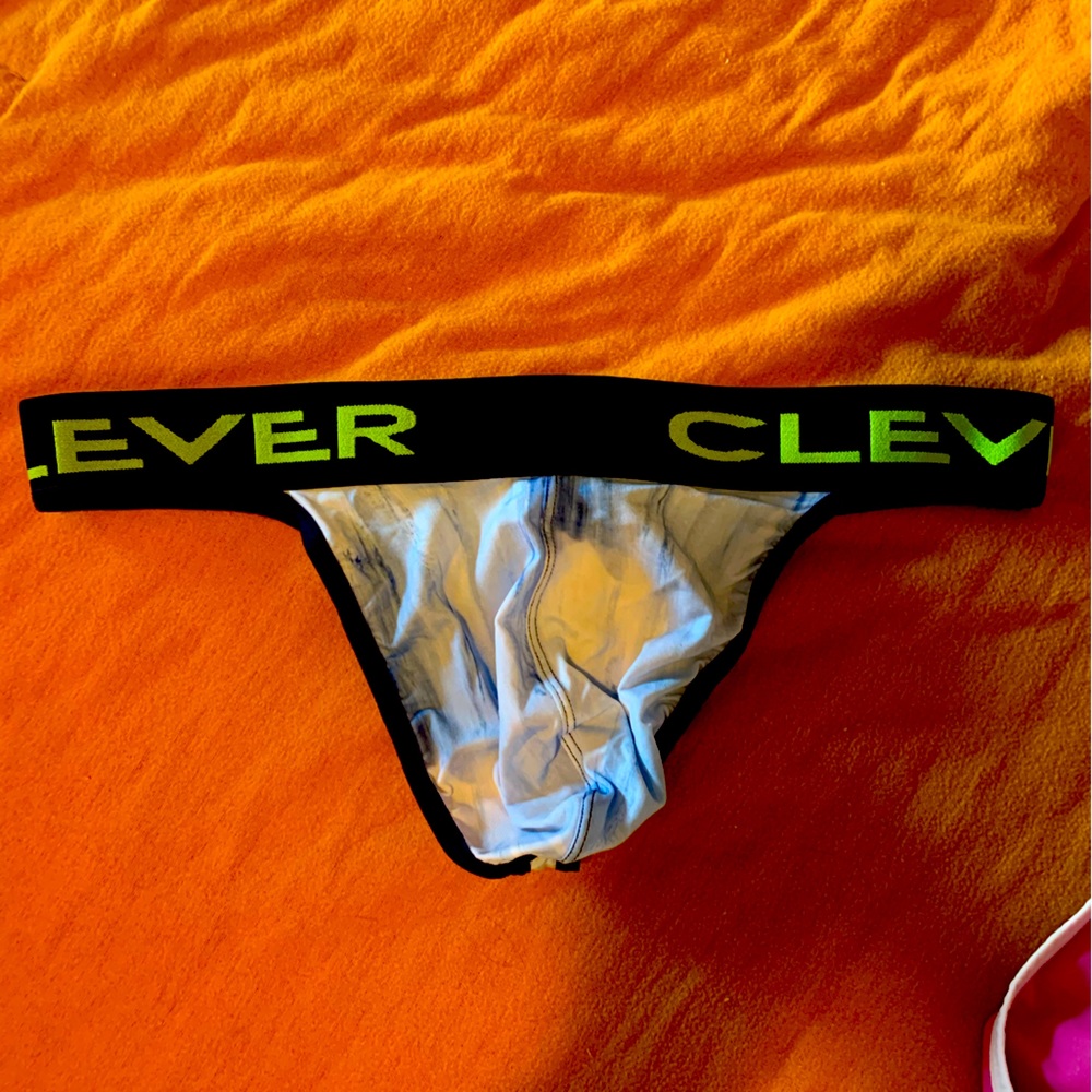 Clever thong
